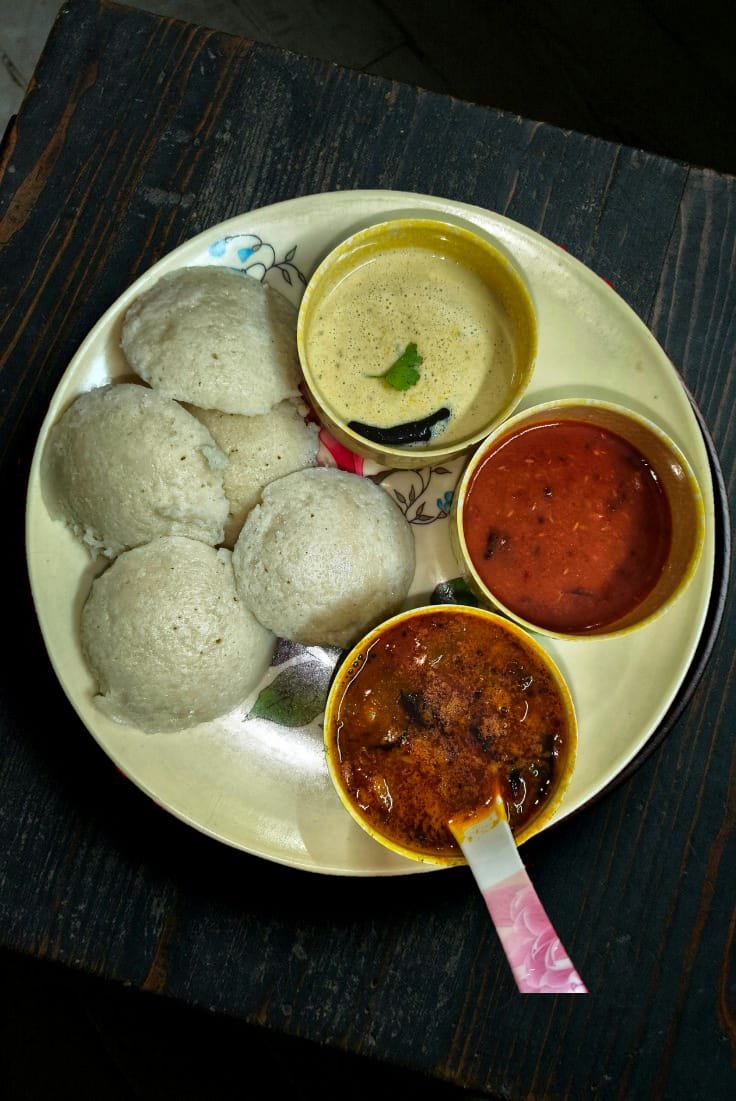 Idli [5 Pieces] with Chutney